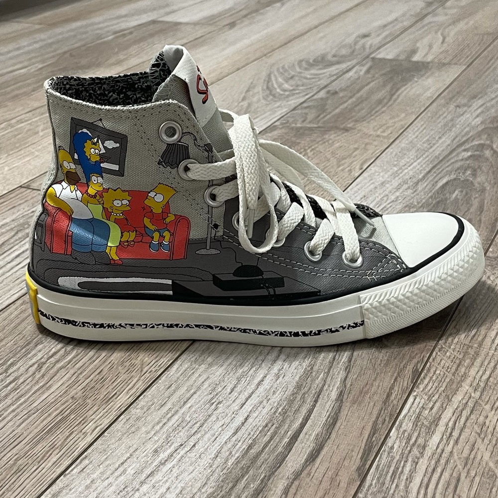Converse All Star high tops size US 7
Collectors piece